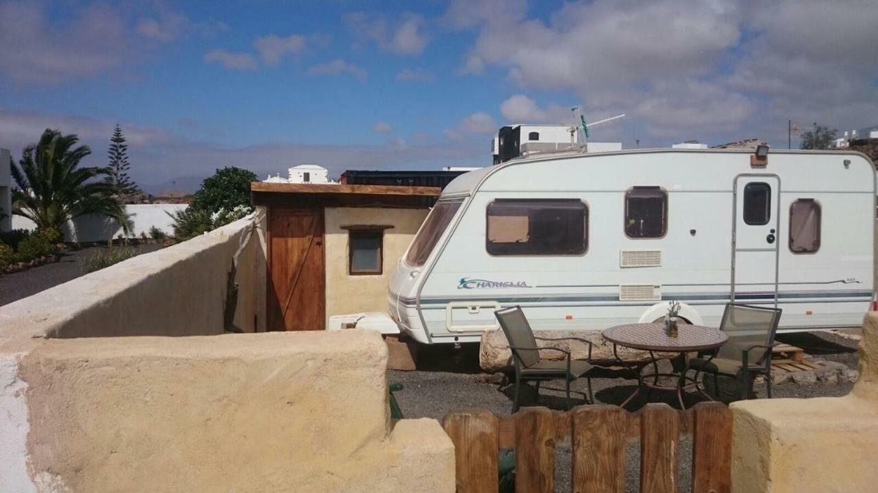 Caravan Apartment Tinajo Exterior photo