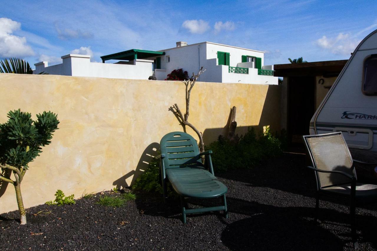 Caravan Apartment Tinajo Exterior photo